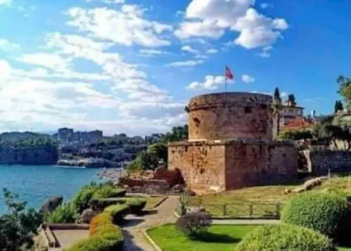 Kaleici Muhtesem Konum Deniz Yakini 1+0 Oezel Ev